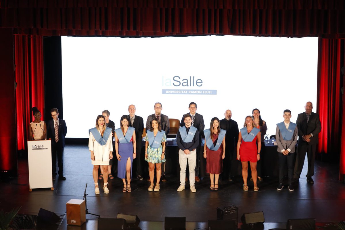 LaSalleBCN's tweet photo. 🎓🎉 Muchas felicidades a los graduados y graduadas de grados y másters en #Arquitectura.
¡Sois un orgullo para La Salle-URL! 💯
#GraduacióLaSalle2022 #BeAnArchitect #BeRealBeYou https://t.co/MNZAsxF9jj