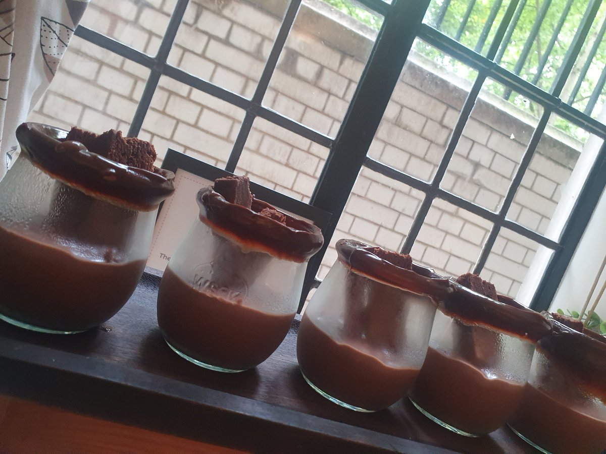 HoweChoir's tweet image. Today the boys are super happy.
Chocolate day00👌😁