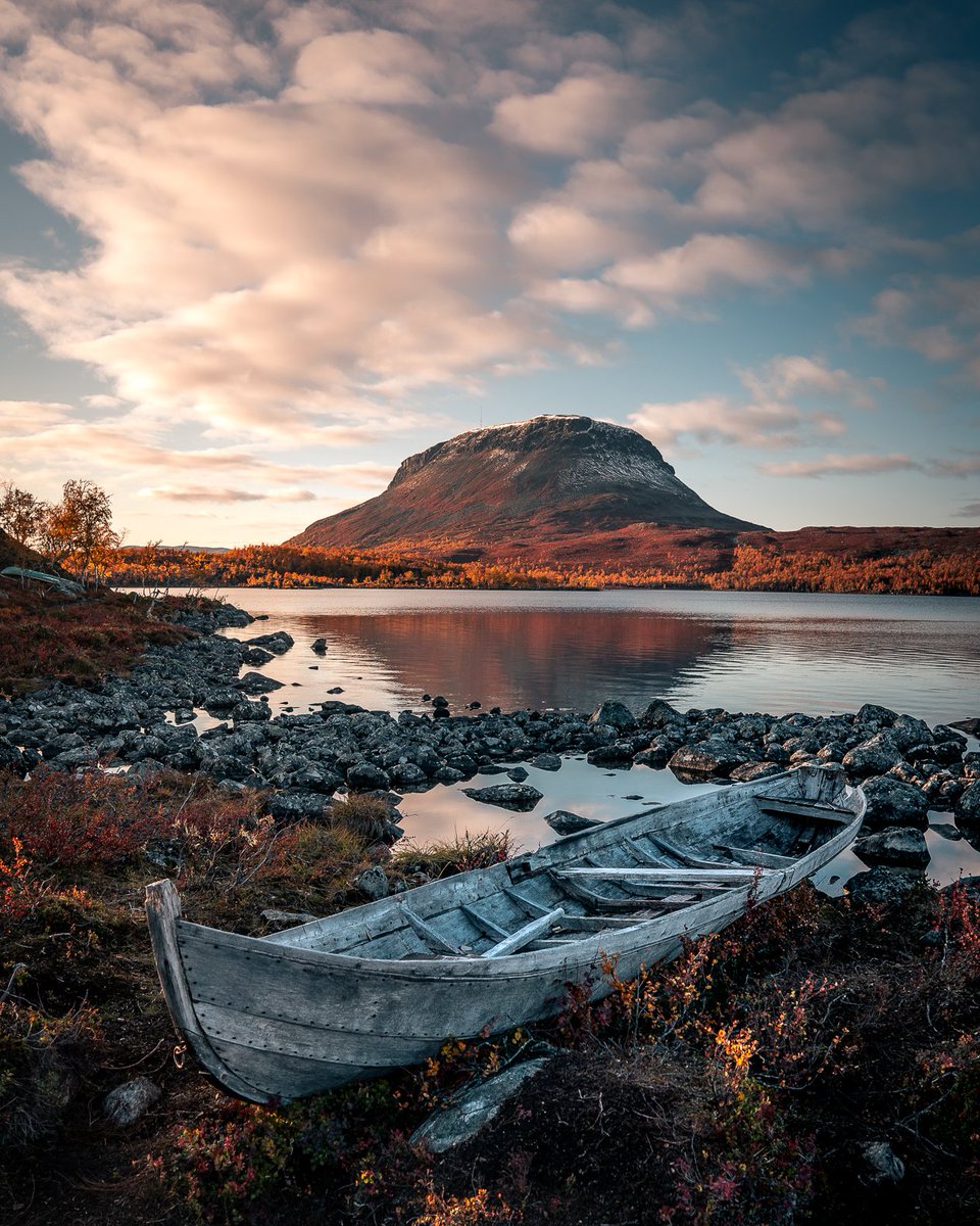 imikegraphics's tweet photo. Autumn vibes from Finnish Lapland ✨ 
 
Fine art print available in four sizes. Follow the link in bio to get yours.😊 
 
#Landscapes #Finland #Lapland #walldecor #artprints https://t.co/CM5AkLinRF