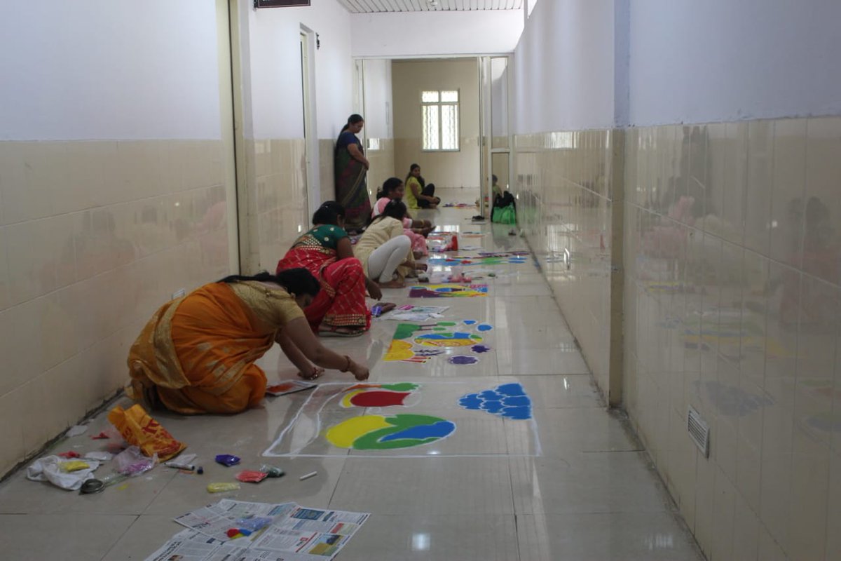 prodefencejammu's tweet photo. #IndianArmy
#SudarshanChakraCorps
Military Hospital #Bhopal carried out plantation drive followed by Drawing, Painting &amp; Rangoli competition on the theme #SaveTheMotherEarth

@adgpi 
@PIB_India 
@moefcc 
@PTI_News https://t.co/2TeEd9hXEl