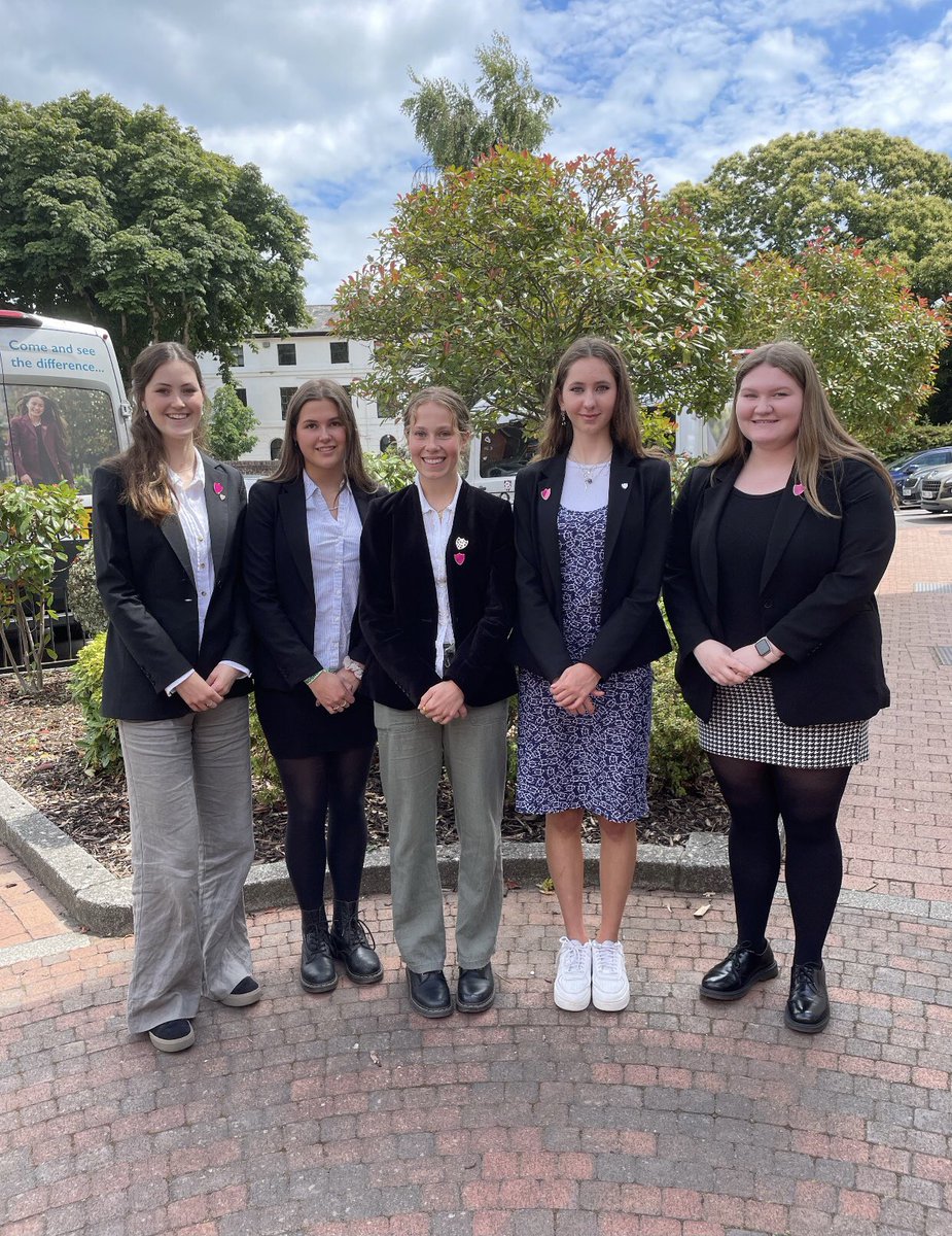 Our new Well-being ambassadors!  Supporting our Deputy Head Girl well-being, Nell (middle). Their role is to support our pupils and run workshops in our new well-being hub, Daffodil house, which is currently being developed for next academic year! @Portsmouthhigh