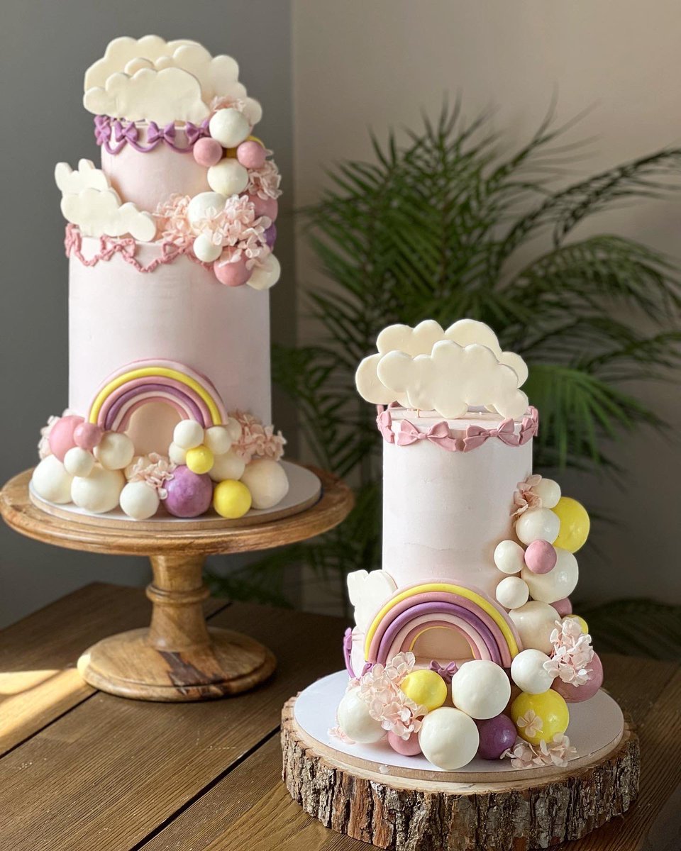 كيك مليان غيوم و رينيو على طلب تالا ☁️🌸