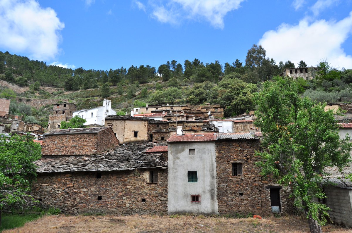 La página web Chavetas nos da 7 razones por las que se deberían visitar Sierra de Gata y las Hurdes, comarcas del noroeste de Cáceres con un encanto especial.

¡Os esperamos!

Visto en: <a href="/Turismo_DipCC/">Turismo Provincia Cáceres</a> 
Página web: bit.ly/3nIu9Fr
Fotografía de: commons.wikimedia.org