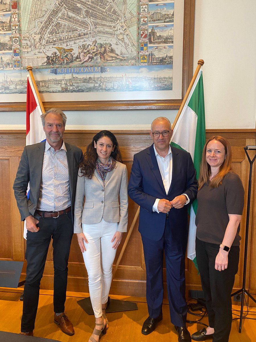 arnoudmolenaar's tweet image. It was great to meet with my dear friends @RCitiesNetwork and guide them through @ResilientRdam and meet the Mayor,@de_urbanisten and @GCAdaptation ! Thanks @LaurenSorkin18 @linaliakou