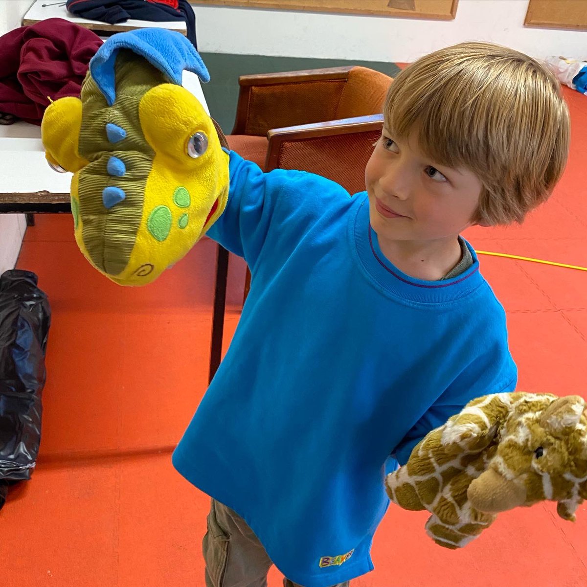 1stlymvalley's tweet photo. 🏕 Smiles all round for the annual Beaver Night Away - for many it was their first time away from home by they weren’t fussed 😊 Of course, there was badge work to be done! Well done Beavers 👏
#skillsforlife #lymeregis #uplyme #beaverscouts #devonscouts https://t.co/66bBm8VTUY