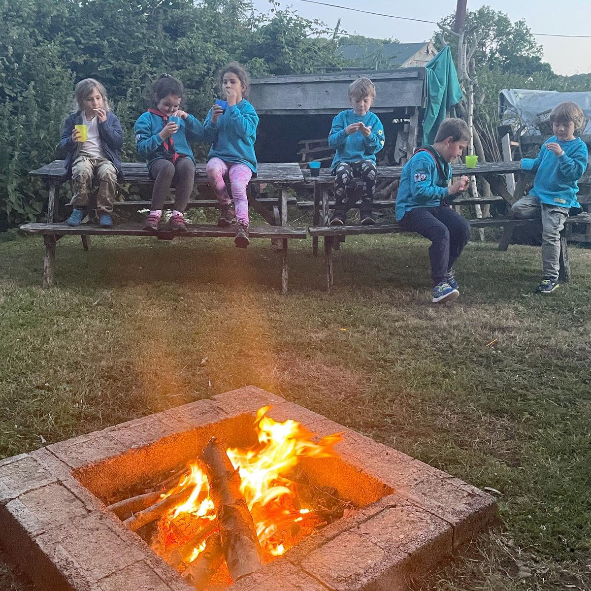 1stlymvalley's tweet photo. 🏕 Smiles all round for the annual Beaver Night Away - for many it was their first time away from home by they weren’t fussed 😊 Of course, there was badge work to be done! Well done Beavers 👏
#skillsforlife #lymeregis #uplyme #beaverscouts #devonscouts https://t.co/66bBm8VTUY