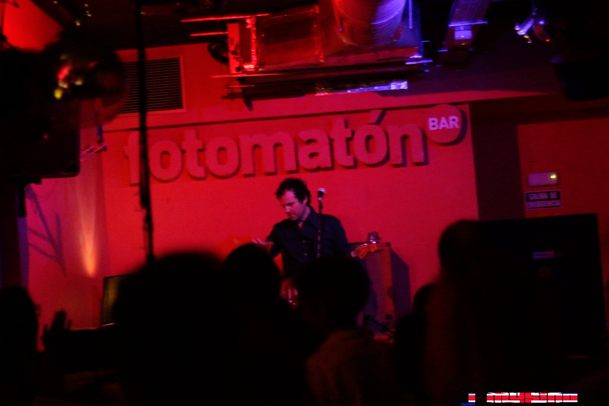 jero22ind's tweet photo. #crónica. @leomateosx hizo del escenario de @FotomatonBar algo muy especial en su solo show.

https://t.co/P0fkw6ukTZ https://t.co/KXMUUhH10C