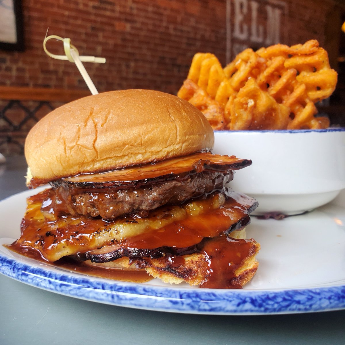 Back to the grind! We've got a couple specials to make your week better:

🌶 General Tso Rice Bowl
🍔 Big Kahuna Burger with grilled pineapple, teriyaki sauce, and ham