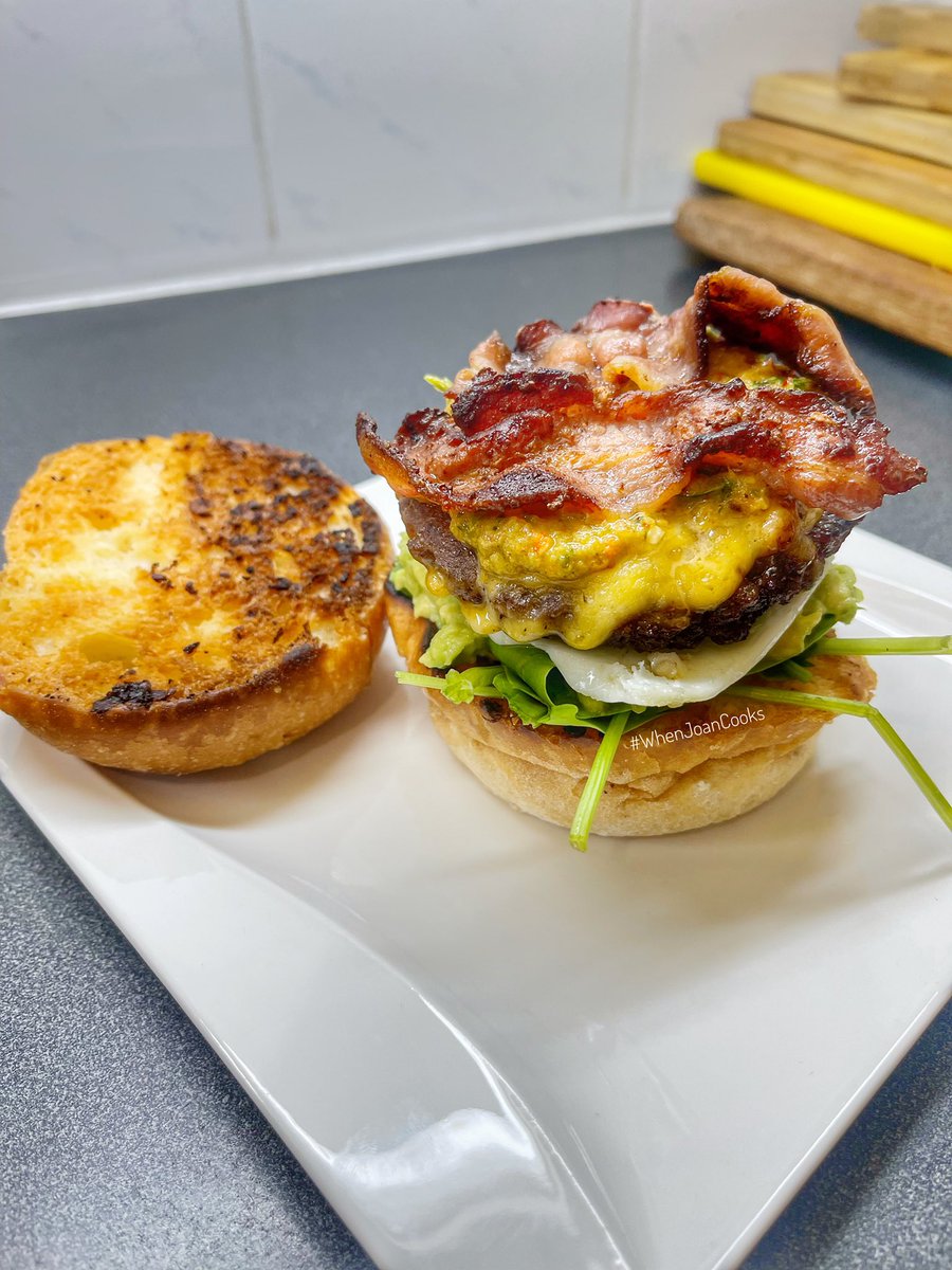 GabsDiva's tweet photo. … #Dinner: Beef Burger, With Bacon, Fried Egg, Avocado, Cheese, Baby Spinach and a Pineapple &amp; Chilli Sauce From #MmabosChilli … 😁🥳😋 … 
- 📌 HOW TO MAKE ATTACHED! 
#BaseBeforeBeingARockstar #LatePost #Thursday #LongWeekend #WhenJoanCooks #MmaboThings … https://t.co/OkOXYwJmRF
