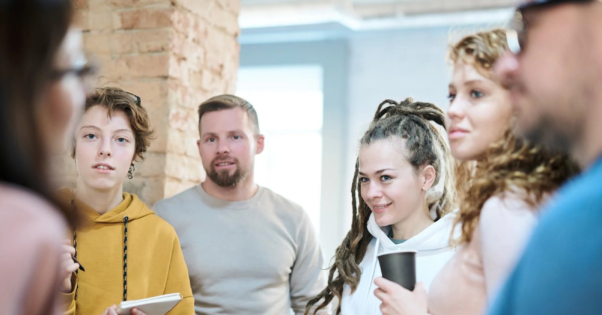 Quick Hiring Tip 10 - Handle With Care. How do you convince candidates that you care? Communicate. Treat them as the most important people in the world and be as transparent as possible about process and about where they stand. Read more Quick Hiring Tips: hravatar.com/ta/cpg/27/quic…