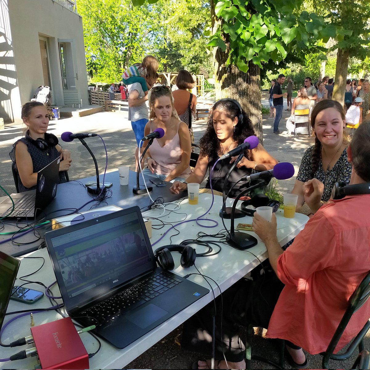 L'immersion a Montessori continue avec Rachel et Marie binôme de l'ambiance 3-6 et Marion directrice du périscolaire ! 

Découvrez aussi les mini reportages sur les ateliers de la journée créés par les élèves 😍