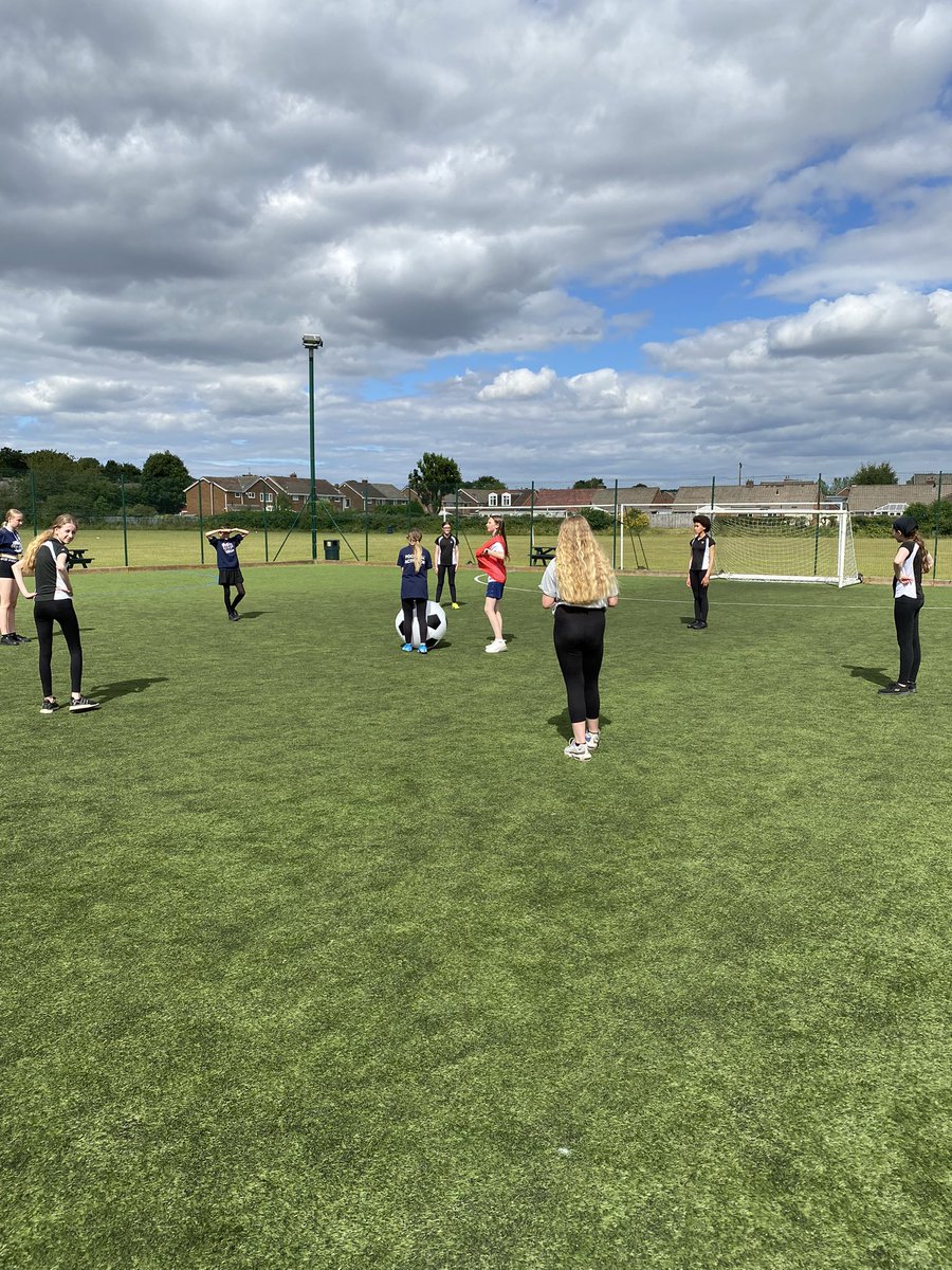 MissHepplePE tweet media