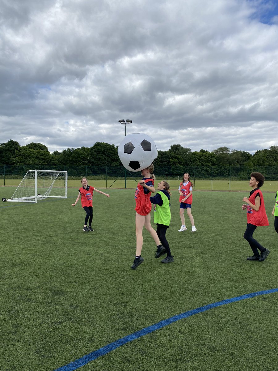 MissHepplePE tweet media