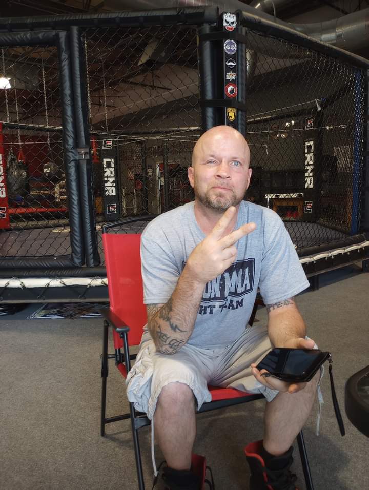 LyricalLizard's tweet photo. Hangin' Out At Premier MMA @SteveMMA With My Brother Steve Colón 👊 & Angel Manfredy @AngelManfredy5 @ManfredyAngel 🥊 #TeamColon 💪💯 https://t.co/n8azy7gk4W