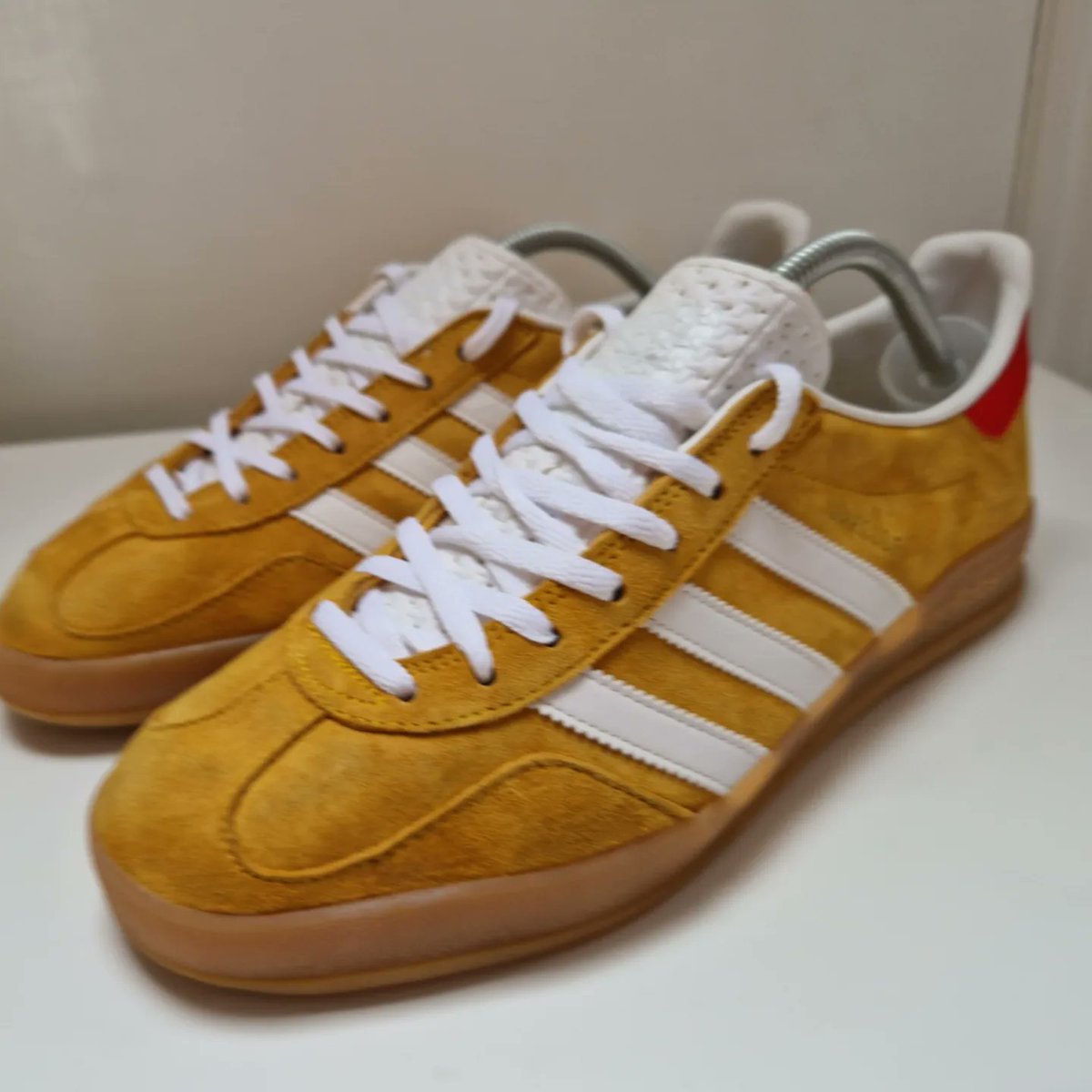 Adidas Gazelle Indoor

Stunning Mustard colourway 

Suede came up brilliant on these. 
Few tough marks around toebox gone .
Wee clean and a brush up on the nap. 

🙌 ///
