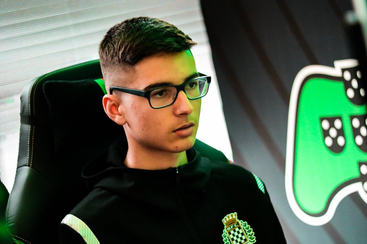 𝗕𝗢𝗔𝗩𝗜𝗦𝗧𝗔!

<a href="/DFernandes066/">DFernandes</a>  vai representar o Boavista FC na #FPFGrandeFinal que este ano se realiza em Guimarães
O primeiro jogo do nosso atleta é hoje às 20h00

🏆 FPF Grande Final
🗓️ 7 a 9 de Julho
🖥️ twitch/rtparena_fifa

𝗖𝗢𝗡𝗧𝗔𝗠𝗢𝗦 𝗖𝗢𝗠 𝗢 𝗧𝗘𝗨 𝗔𝗣𝗢𝗜𝗢!