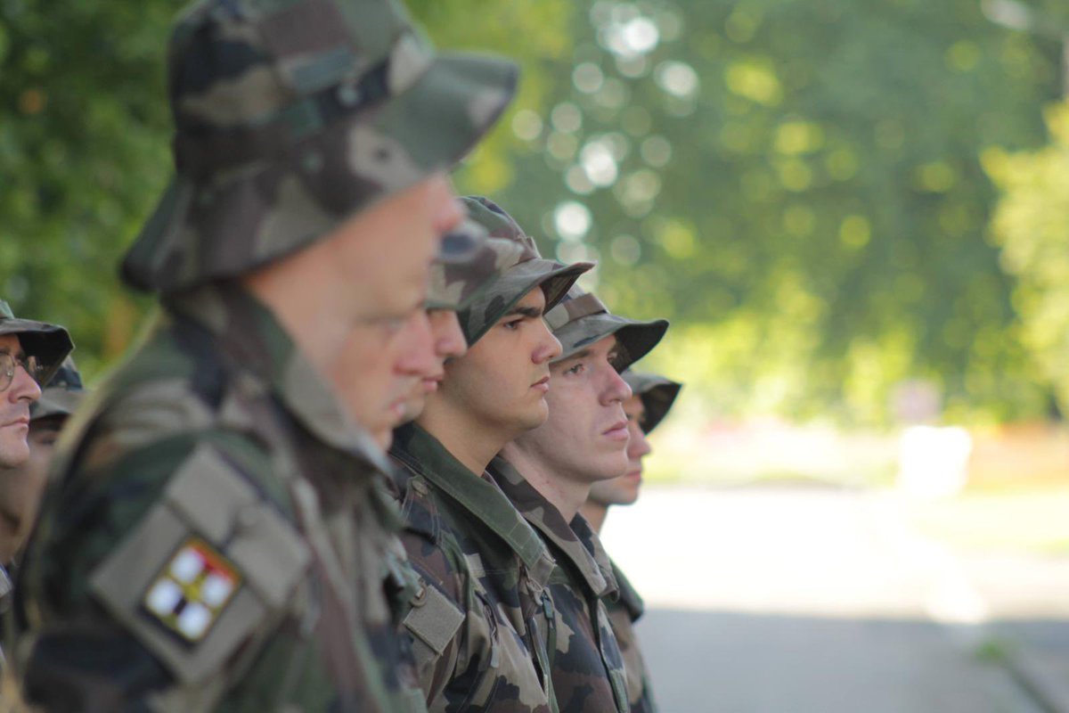 5eDragons's tweet photo. #NosJeunesOps #CitoyensEtDragons

Depuis vendredi, 26 jeunes sont au régiment pour suivre la formation militaire initiale du réserviste (FMIR).

➡️ Ils ont 15 jours pour acquérir les savoir-faire fondamentaux du métier des armes. https://t.co/7uKvwRC8WR