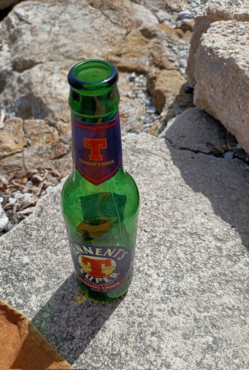 EMILIANOTART22's tweet photo. Non è #vacanza senza #tennent's https://t.co/DwIOZ1iFGS