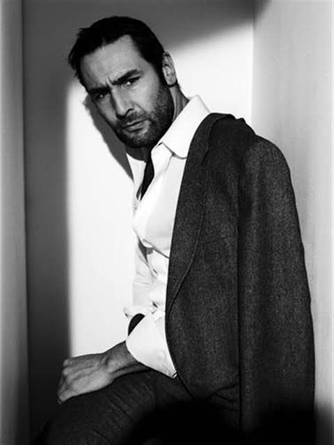 Happy birthday Gilles Lellouche. My favorite film with Lellouche is Le sens de la fête. 