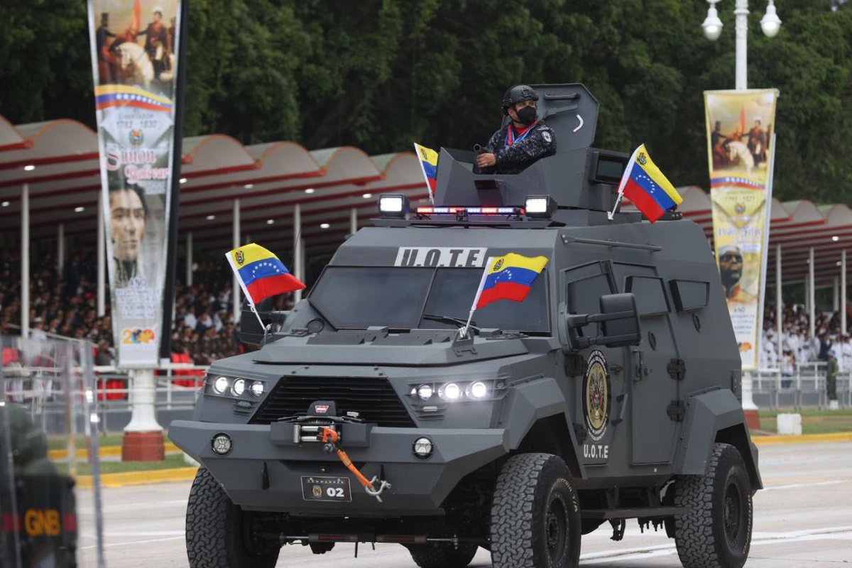CeballosIchaso1's tweet photo. 🇻🇪 Con imponente Desfile Cívico Militar Policial, celebramos los #211AñosDeIndependencia y Día de la #FANB, firmes en nuestro compromiso irrevocable de garantizar una Patria plenamente libre, soberana e independiente como nos las legaron nuestros Libertadores. 

¡Venceremos! https://t.co/OQynL4FaNp
