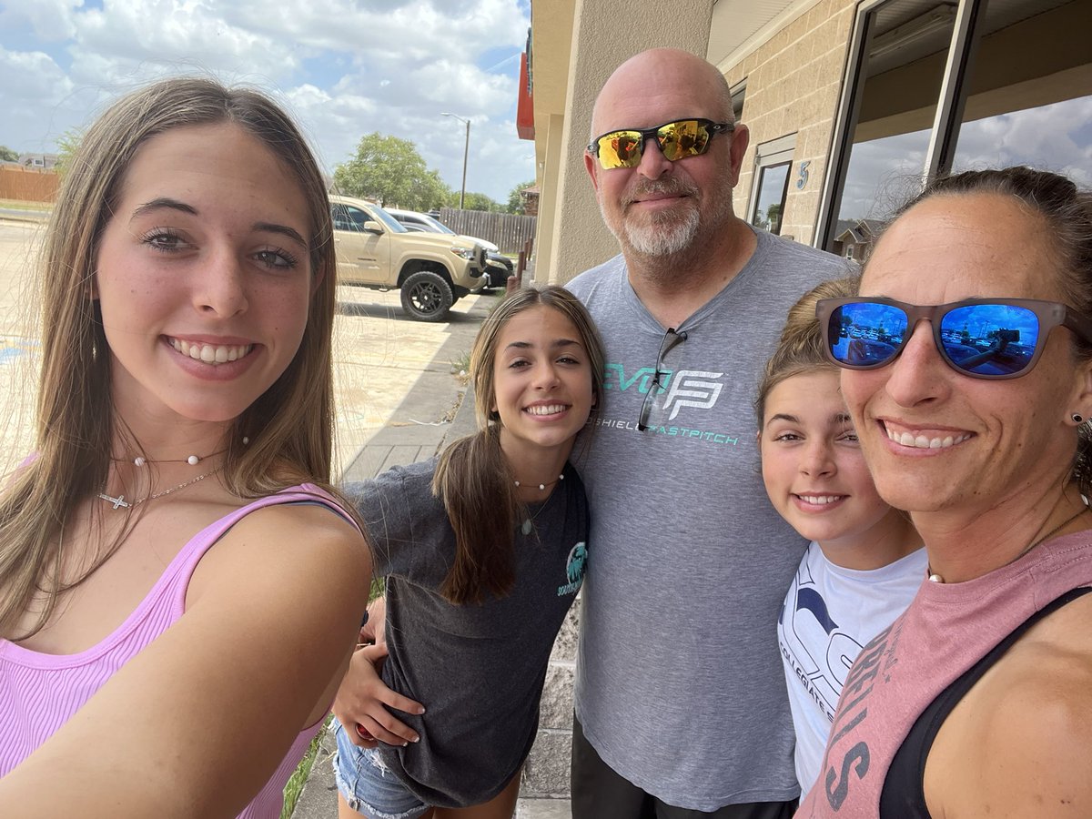 AceNix's tweet photo. One last lunch date in TX! Next stop Ohio!! We love you @nix131313 💙💙 #GoZips 🥎🦘 #missingcade #nicholsoncrew #bigthingsahead https://t.co/jBUBGICtBN