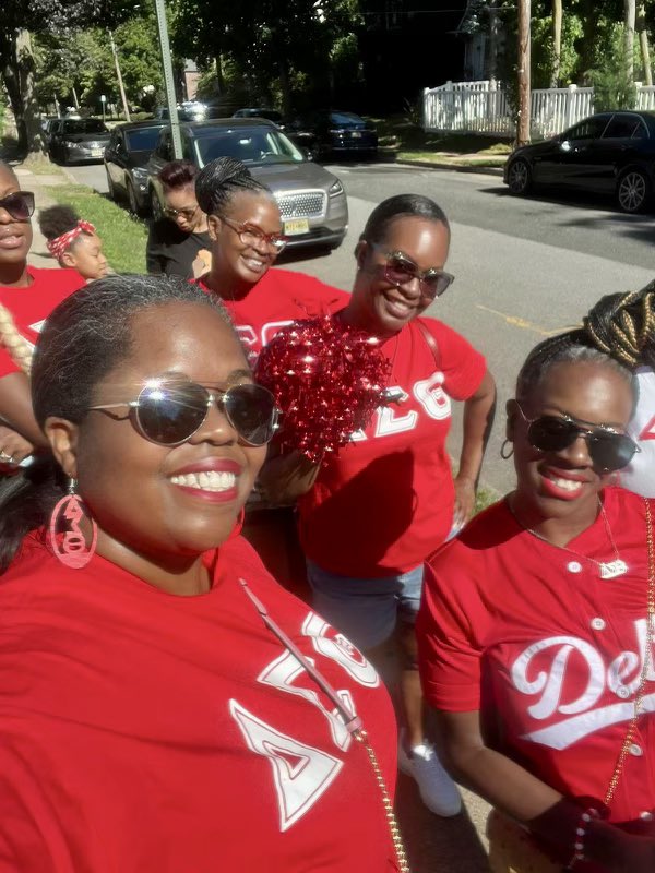 bcacDST1976's tweet photo. The hardworking ladies of #BCAC1976 took it to the streets yesterday for the Township of Teaneck’s Independence Day Parade. Our chapter provided resources for local mental health services and more!

#JoyInOurSisterhood
#SisterhoodDST https://t.co/MTFBAII2eA