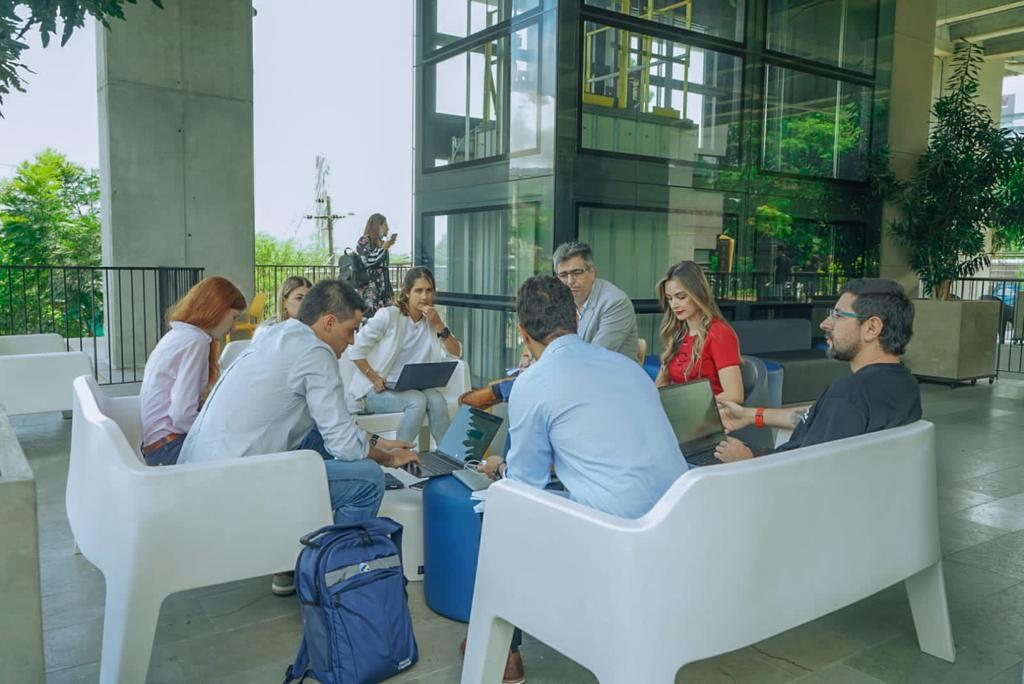 afrancorpo's tweet photo. Ay que dicha! Llegamos a On.Going, el Centro para la Innovación de @EAFIT, un lugar de las ideas y el desarrollo social.🔥 Somos la primera #StartUp en ser parte de este espacio para emprendimientos de alto impacto y asumimos la misión de ser un ejemplo a seguir y generar valor. https://t.co/uEp19UrlHb
