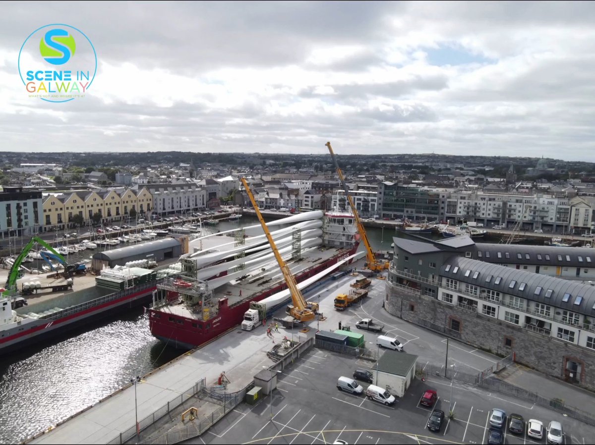 It was a pretty big ship, the propellers were massive,the truck to transport them was real long and the cranes were very tall. The sudden scale of it all was confusing on the eye when confronted with it driving around the docks