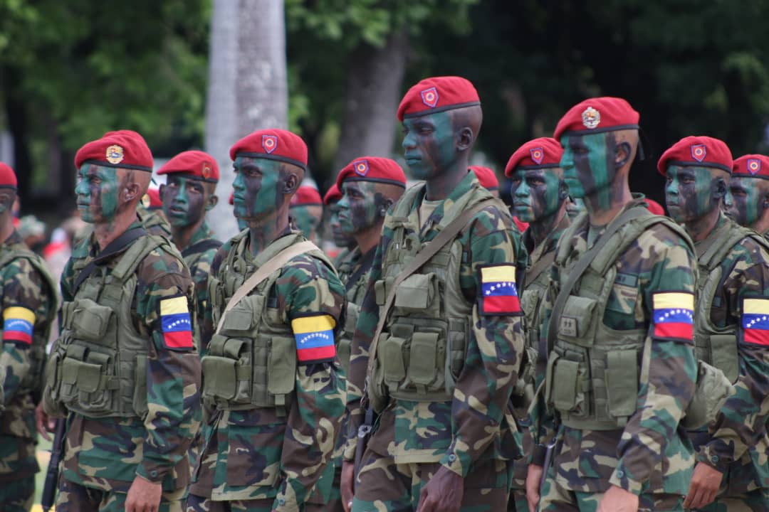 Minpescave2's tweet photo. ¡Viva la patria! Hoy, servidores públicos de Minpesca y sus entes adscritos, participaron en el desfile para celebrar el Día de la Independencia y de la Fuerza Armada Nacional Bolivariana. El espíritu de valentía consagrado hace 211 años sigue vigente.🇻🇪
#211AñosDeIndependencia https://t.co/fgxUEzqpB7