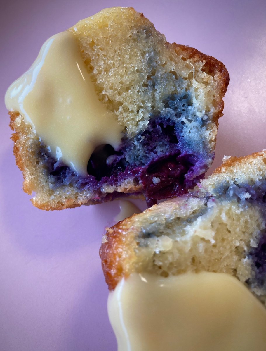 FlanaganSarah26's tweet photo. Breakfast muffins from 9 am 😍

Lemon curd with blueberry🍋💙

#enricascafe
#muffins
#breakfast 
#yum https://t.co/2GmY941yC8