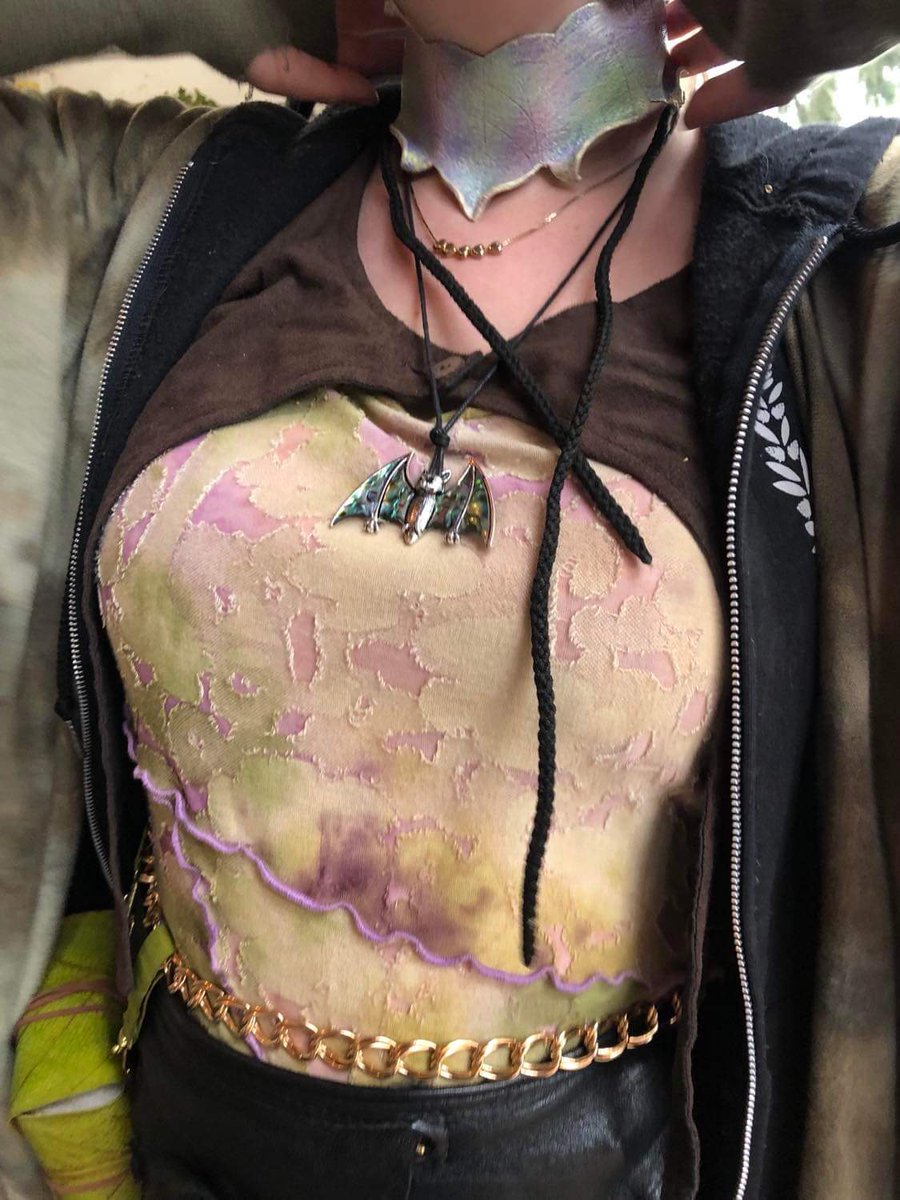 GreaseNymph's tweet image. Trying on a pretty #leather #collar at Ren faire 🥰✨