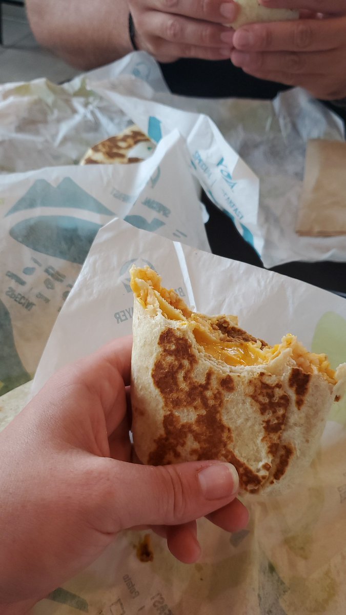 Tiffann724's tweet photo. @tacobell is so much better than @ChipotleTweets at least taco bell can get an order right. https://t.co/T8LPCTP18k