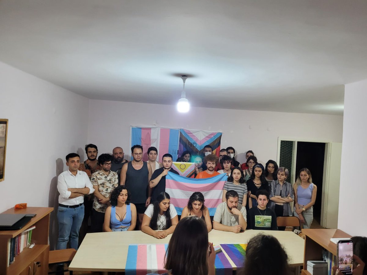 İnsan Hakları Derneği Ankara şubesindeki basın açıklamamızdan görüntüler. #prideankara #AnkaraOnurYürüyüşü #sırabizde