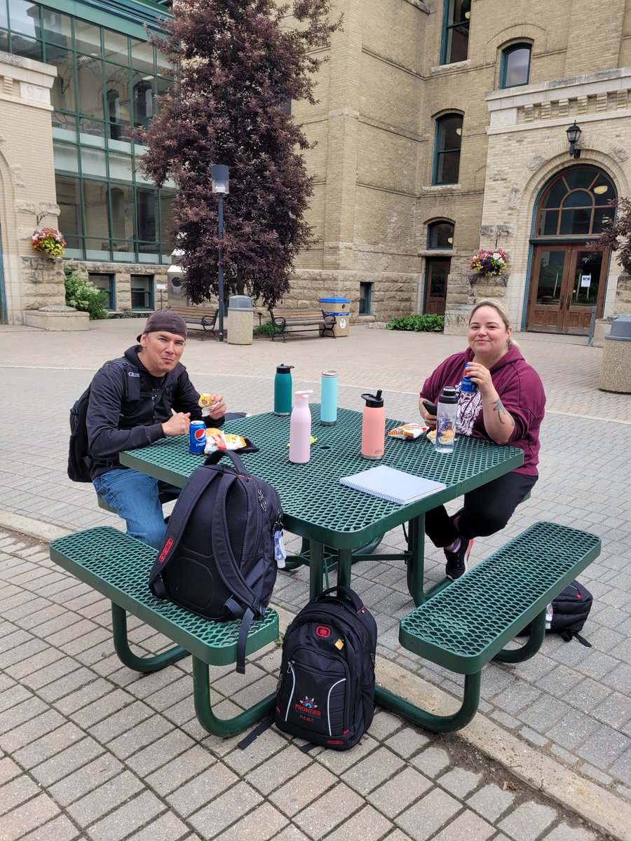 BrandonPent's tweet photo. A big thank you to the Brandon University Students' Union for the delicious barbeque lunch today.  Great weather, great friends and great food! https://t.co/jCQ1IdBcNf