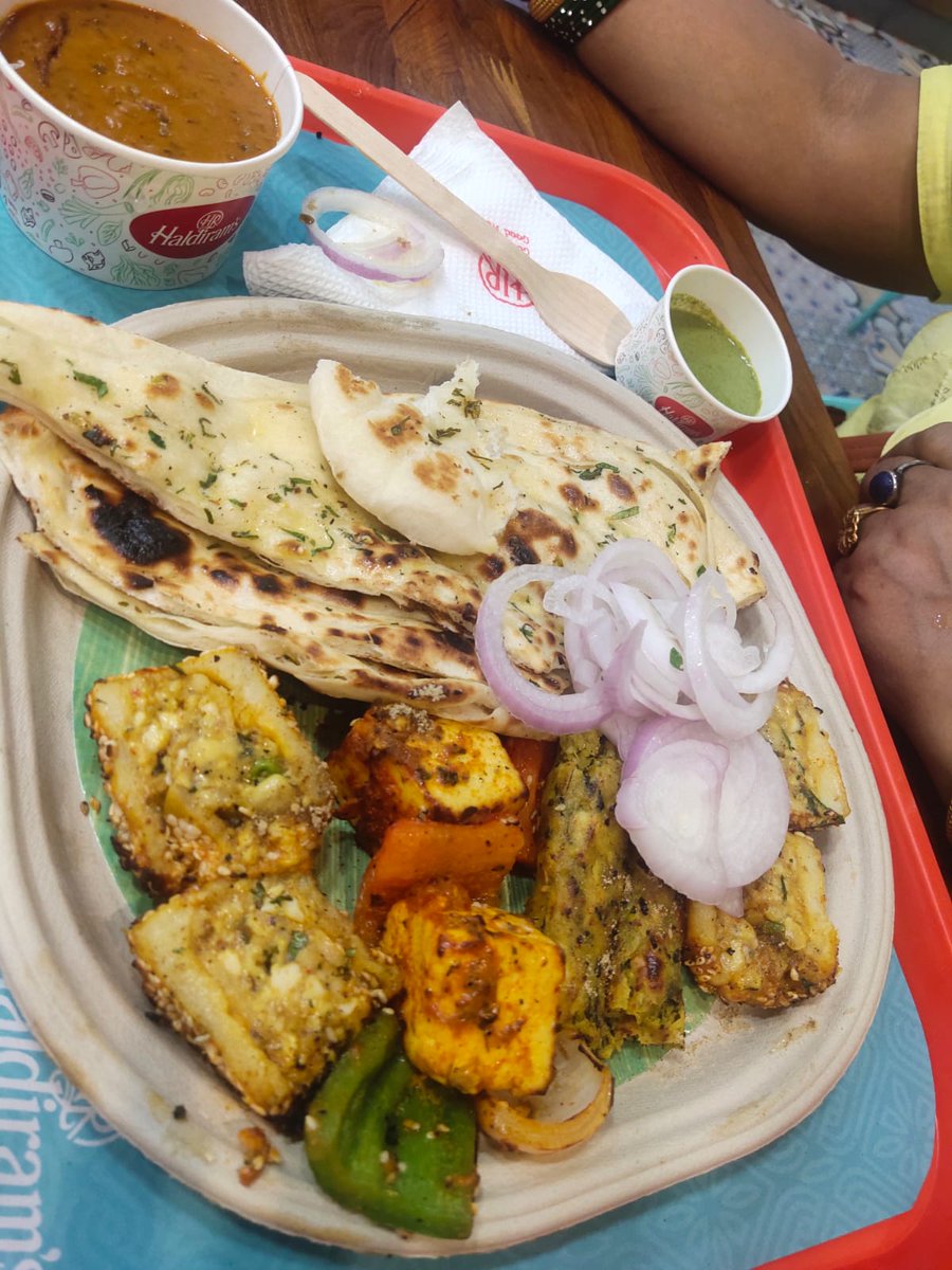 Midweek craving 😛,foodie by heart and soul... Amazed by the taste of haldiram at Delhi.. @MyHaldirams #DelhiTimes