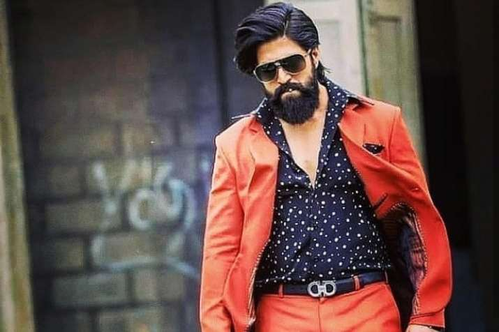 LensMediatamil's tweet photo. Who is Real Boss of #Sandalwood ?
Like - #YashBOSS
Retweet - #DBoss
#dharsan #KrantiBegins #KrantiFirstLook #KrantiCraze #KGF #KGF3 #Yash #Dbossfans https://t.co/1u021GGUbc