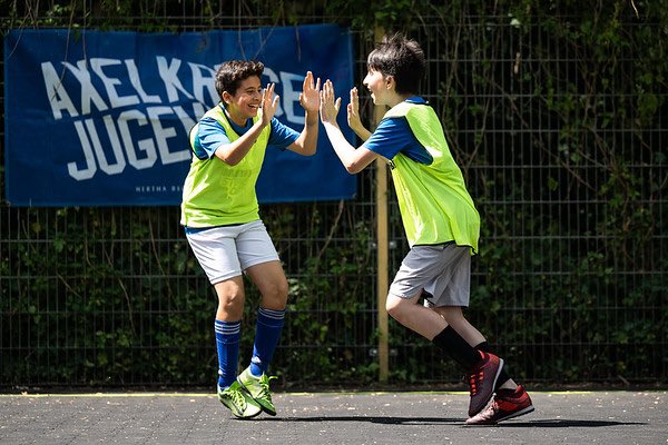 Die Fotos vom #BerlinerStraßenCup in Lankwitz sind online. 

Danke an Florian Pohl <a href="/CityPress_GmbH/">City-Press GmbH</a>  

Alle Fotos auf unserer Website -> 

1892hilft.de/rueckblick-tur…

#HaHoHe <a href="/HerthaBSC/">Hertha BSC</a> @axelkrusejugend #Sprayathen <a href="/WHerthaner/">Kay Bernstein</a>