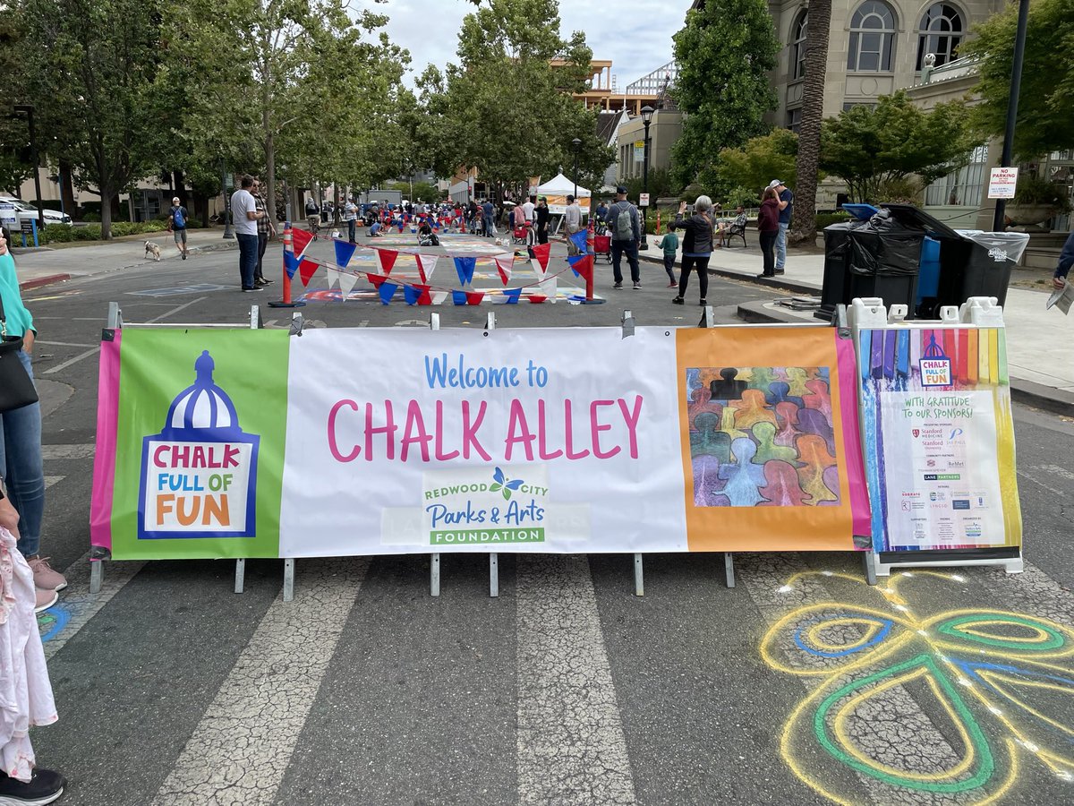 NFLAlumniNoCa's tweet photo. #usmc ~#sequoiacheer ~ chalk alley Just some of the sights from today’s Independence Day Celebration &amp; Parade 🇺🇸🎇

#happy4thofjuly #redwoodcity #nflalumni #norcalchapter #caringforkids #independenceday https://t.co/TRJqMc4UFT