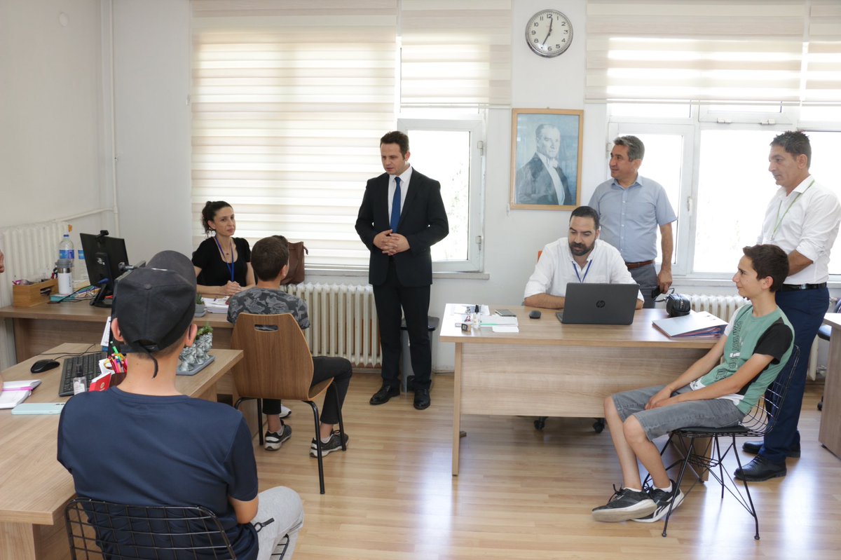 mugla_mem's tweet photo. 📌LGS Tercih Danışmanlığı Merkezi Ziyaretleri

İl Müdürümüz Sn. @emrecay55, LGS tercihlerinde öğrencilerimizin ilgi ve yetenekleri doğrultusunda doğru tercih yapmaları için oluşturulan LGS Tercih Danışmanlığı Merkezlerini ziyaret ederek çalışmaları yerinde inceledi.

@tcmeb https://t.co/A8yctvzg6Y
