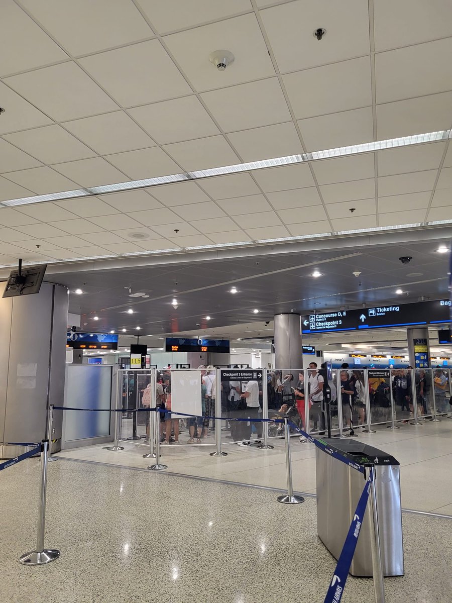 RoamThePlanIt's tweet photo. #MiamiInternationalAirport isn’t as busy as it normally is this time of the day. “Travel trauma” has been used to describe summer air travel. 

How are you planning to travel this summer? By air, car, bus, train?

📸 @RoamThePlanIt 

#travel #AirlineIndustry https://t.co/XWtKazmVhr