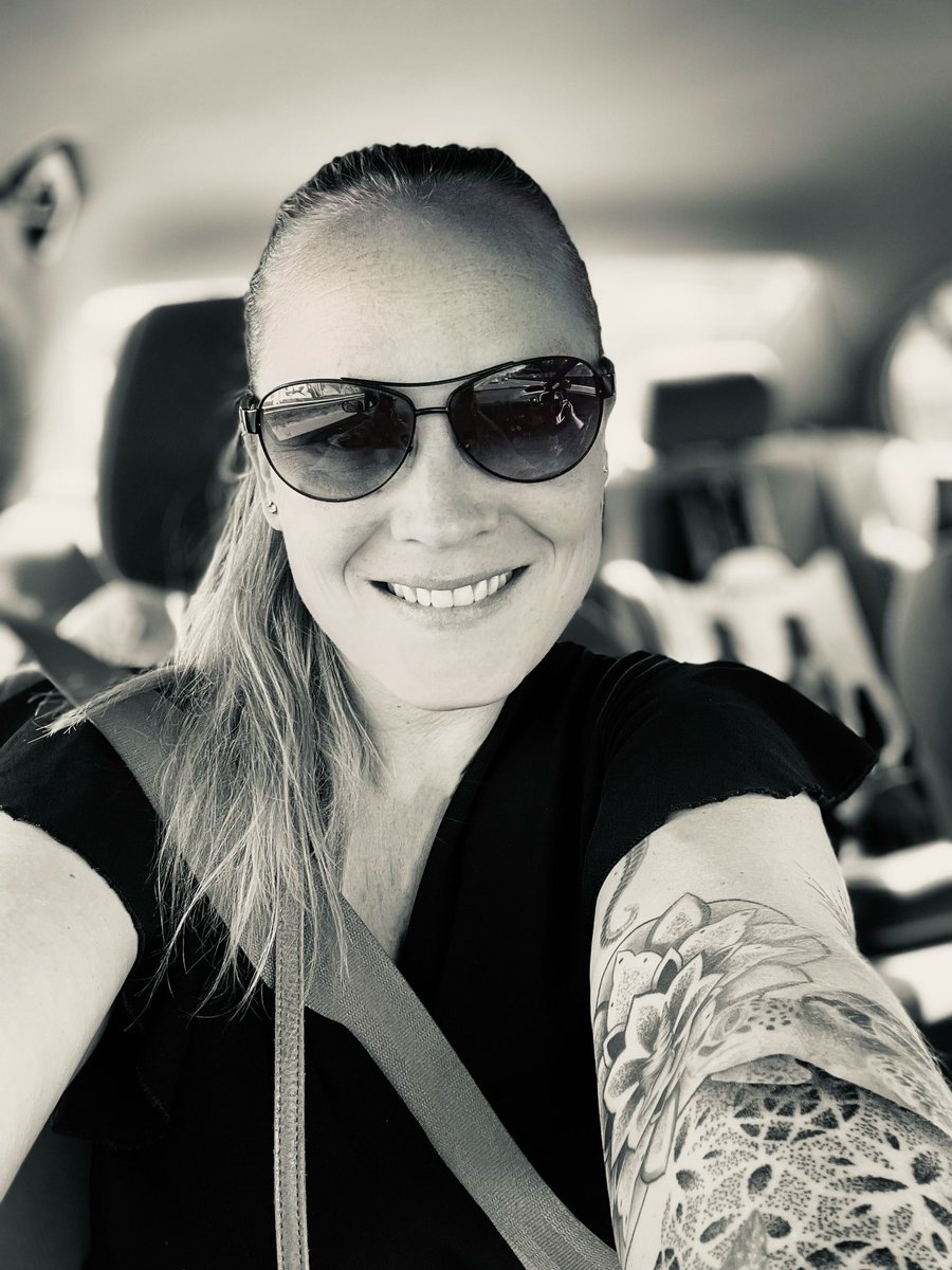 Sabrientje2's tweet photo. Car selfies 🚘 https://t.co/jsnzQUweQZ