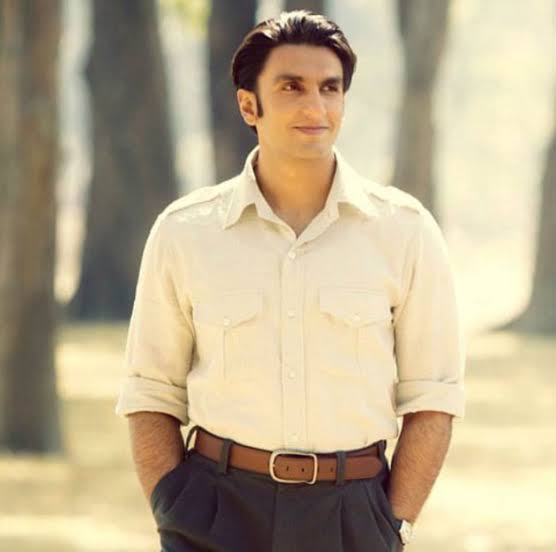 CineQuora's tweet photo. Happy Birthday to a terrific actor who barges to the skin of his every character! 

Happy birthday @RanveerOfficial 

#HappyBirthdayRanveerSingh
#RanveerSingh https://t.co/QJIXqbBlRP