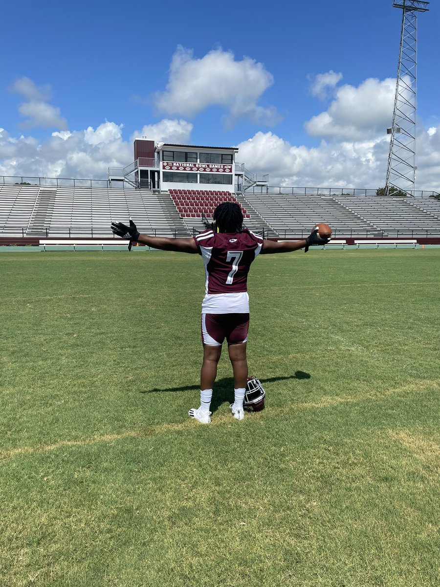 devontae_rush's tweet photo. I Had a great Visit at Hinds Community College @DemetricDWarren @oc7888 🦅🦅 https://t.co/KCcF9pxvAE
