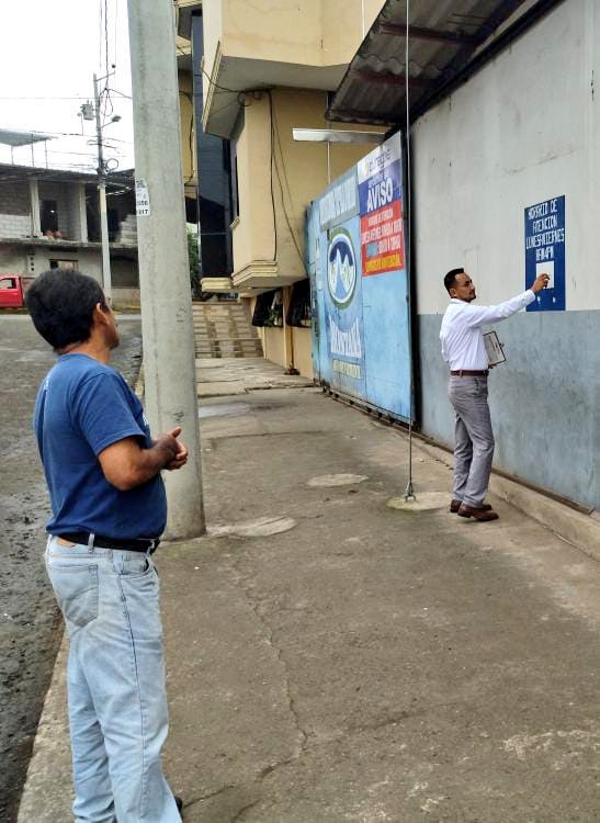 GoberElOro's tweet photo. #Arenillas | Seguimos trabajando en contra de la especulación, por ello el comisario de policia Máximo Jumbo ejecutó un operativo de control en las distribuidoras de gas de uso doméstico. Se verificó la venta normal del hidrocarburo.

#EcuadorDeLasOportunidades

@LassoGuillermo https://t.co/KRhuLhdXIO