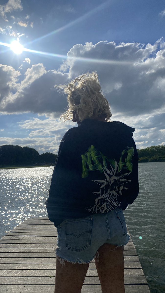 Repping by the lake in 🇳🇱
🧪 🍌 <a href="/BoredApeYC/">Bored Ape Yacht Club 🍌</a>