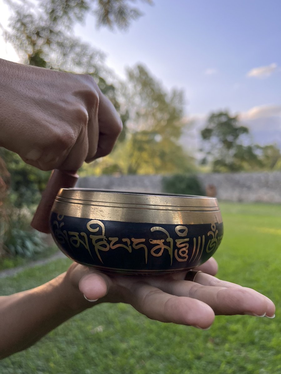 mirnavilasis's tweet photo. Bol tibetà
Sense lluna de @samfainadecolor
#instruments #nouespectacle #samfainadecolors #senselluna https://t.co/hyVbvoNyhS