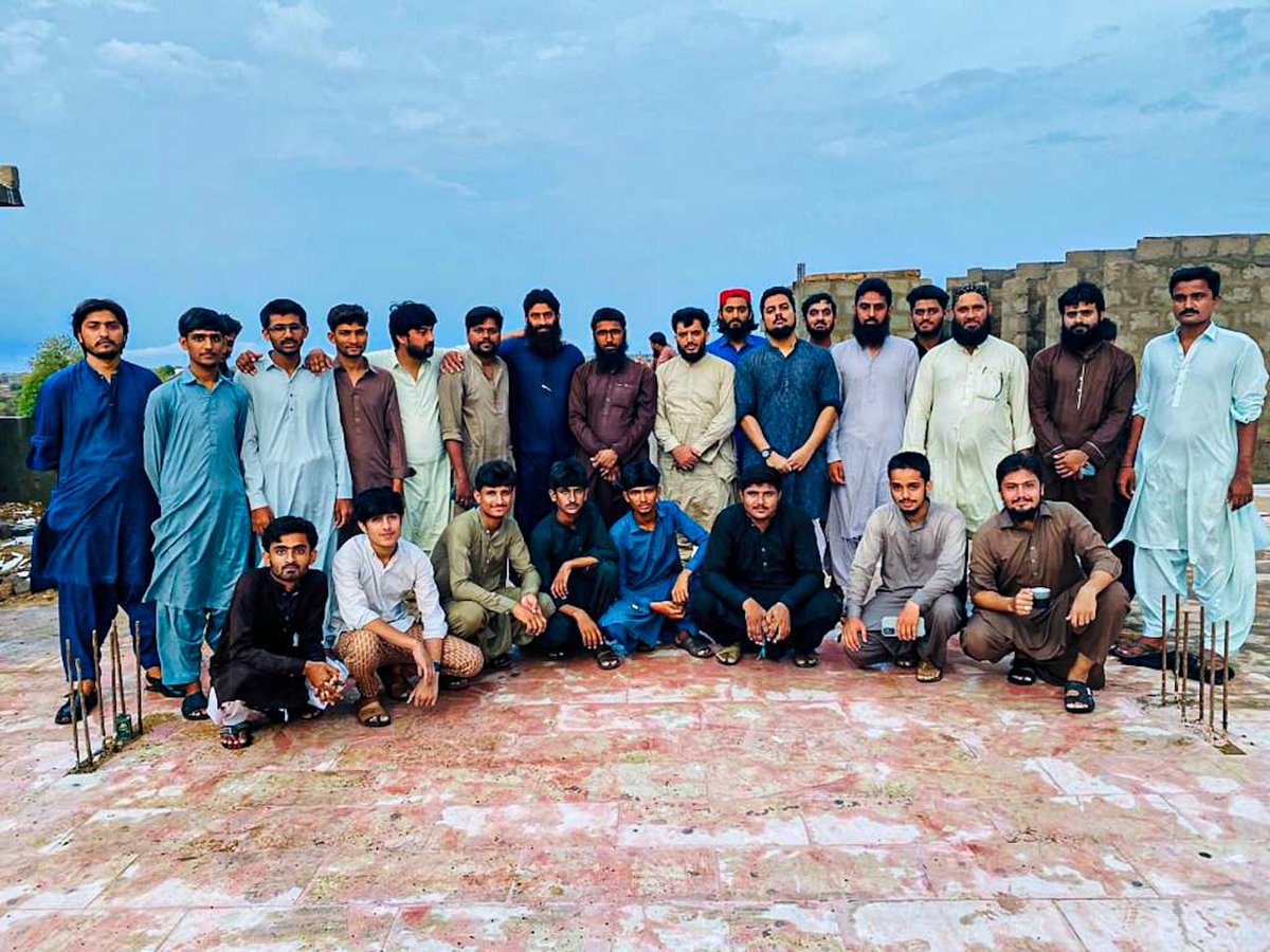 AATGOLARCHI's tweet photo. *اللّهُ اکبر تحریک کراچی میڈیا ٹیم* کی جانب سے آج بروز منگل گولارچی میں
*پولیٹیکل ایکٹویزم*
ورکشاپ کا انعقاد کیا گیا جس میں گولارچی ,ماتلی اور بدین سے شرکاء شامل تھے۔ شرکاء کو تھیوری کے ساتھ پوسٹ بنانا اور ویڈیوز ریکارڈنگ اور ایڈیٹنگ کا پریکٹیکل بھی کروایا گیا۔
@saleemiat #AAT https://t.co/wCkGhZfLTB