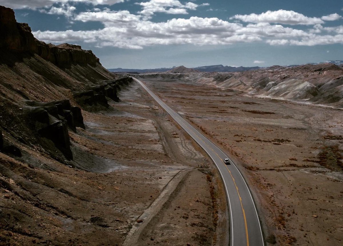 Bromotengger's tweet photo. Aéreas de un lugar remoto del Estado de #Utah. Cómo me fascinó este inhóspito territorio plagado de maravillas geológicas y paisajes infinitos...
@geologoenapuros https://t.co/QHoTnO2xXr