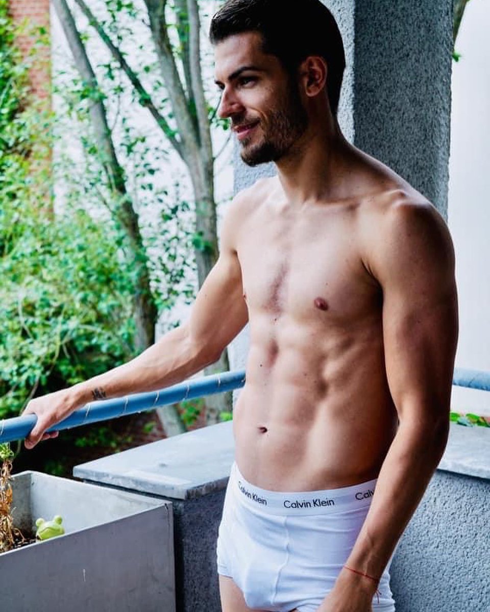AnaMMartinezEs1's tweet photo. Good job modeling, my friend! @rickyelalemancubano #cubangermanfusion #peopleofcolor #cubansaroundtheworld @calvinklein https://t.co/g6qZOKjqg8