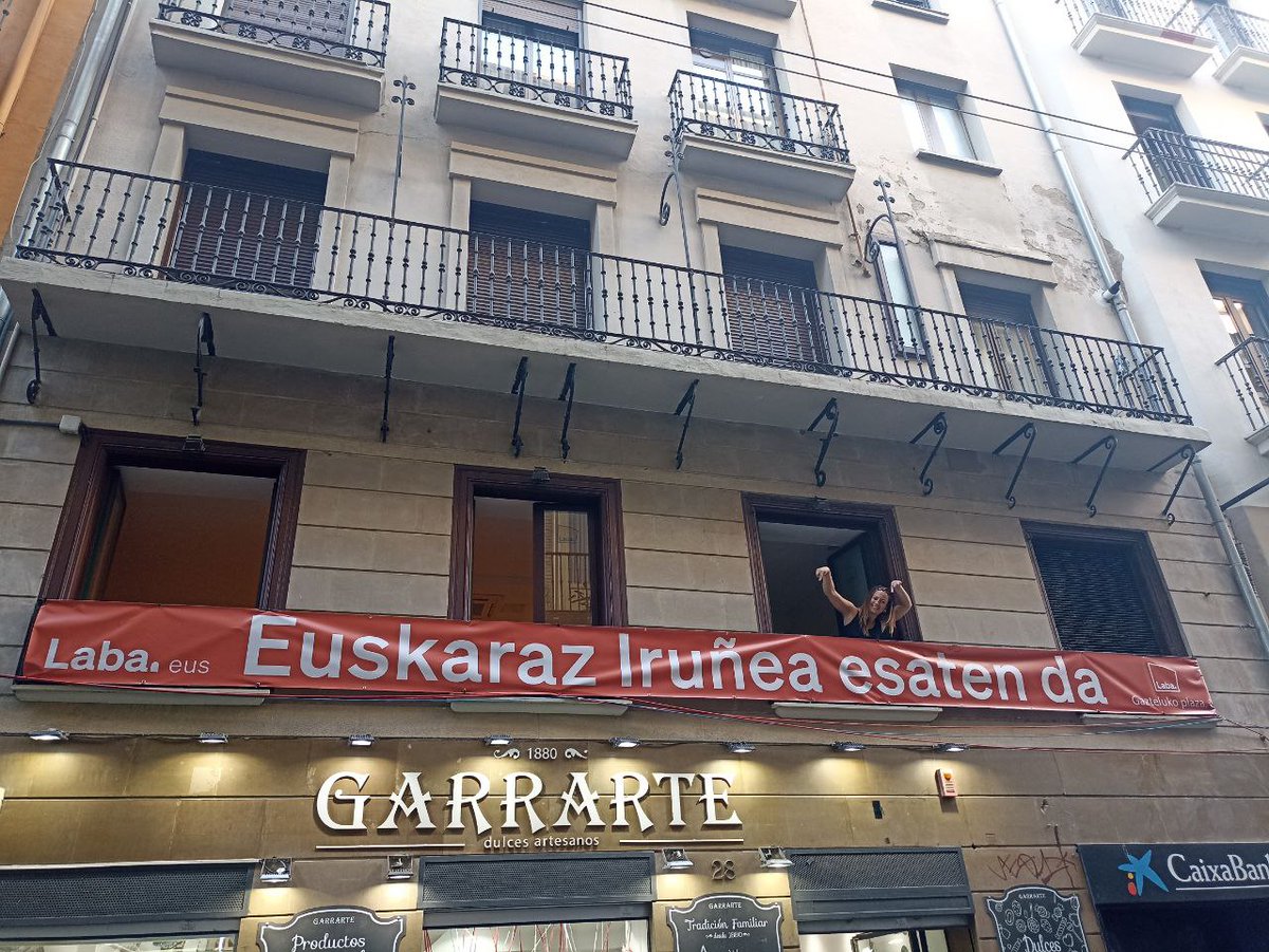 labasarea's tweet photo. Pasa besta on!!!

#labagara #SFk22 #sanferminak https://t.co/R8j130p1an